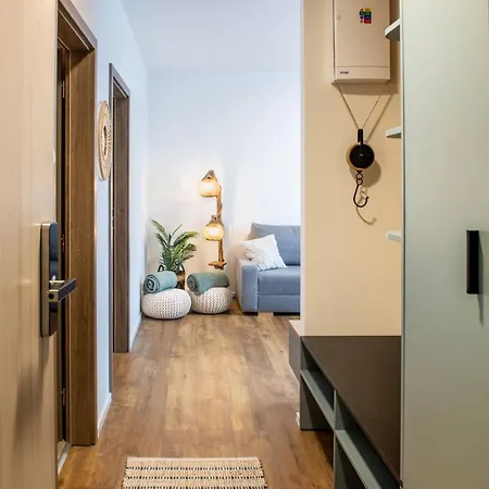 Cari Apartments, Hillside