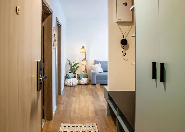 Cari Apartments, Hillside